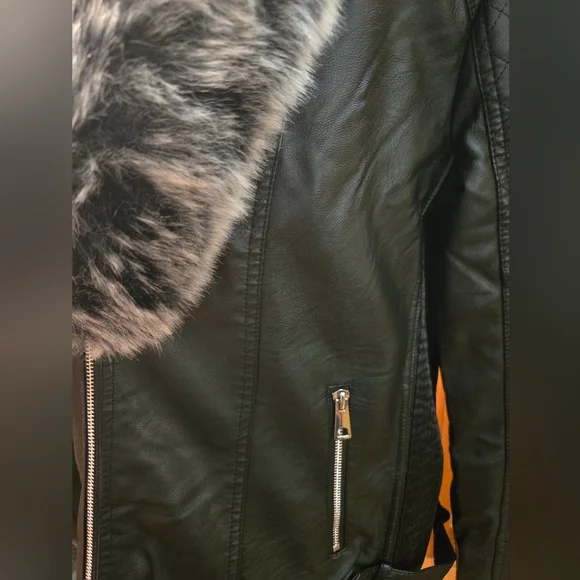 Faux Leather jacket with detachable faux fur collar - Picture 4 of 9